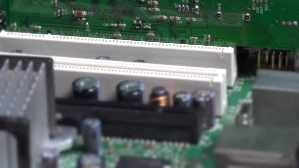 Pci-kaart verwijderen uit computer moederbord sleuf. Upgraden van pc concept — Stockvideo