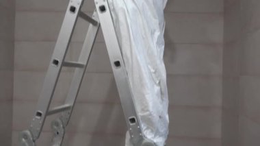 işçi tavan Alçıpan el testeresi ile delik gördüm