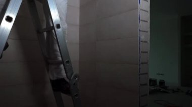 işçi tavan Alçıpan led aydınlatma montaj için delik delme