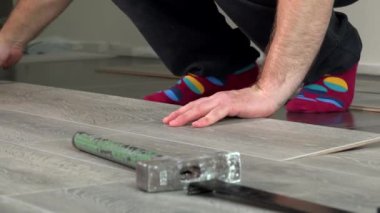 Ahşap döşeme tahtaları el ulağı eller döşeme Laminant