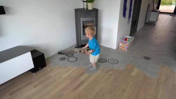 Little boy cleaning room with vacuum cleaner. Smooth camera motion — Stock Video