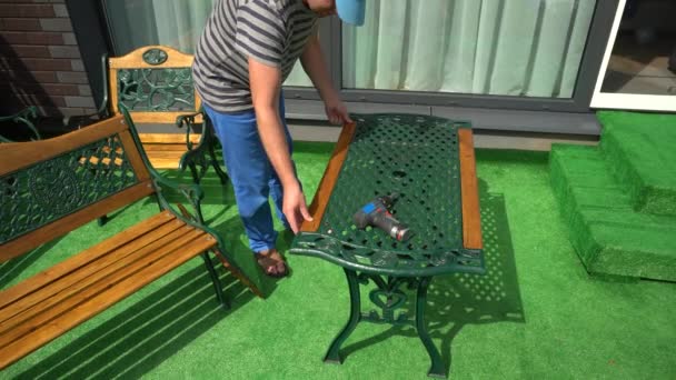 Skilled worker repair renew vintage table furniture in house yard — Stock Video