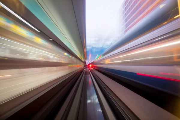 Швидкість руху в міському шосе дорожнього тунелю — стокове фото