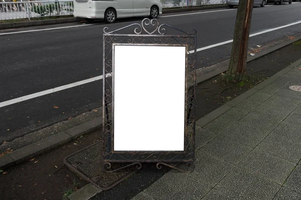 Große leere Plakatwand an einer Straßenwand, Banner mit Platz zum Hinzufügen eigener Texte — Stockfoto