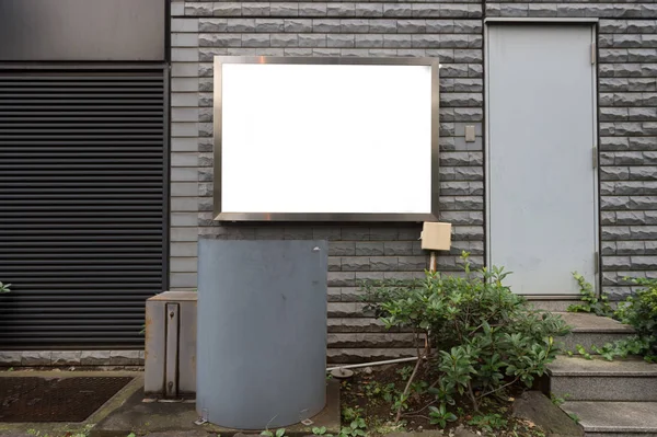 Velký prázdný billboard na zdi ulice, bannery s místem pro přidání vlastního textu — Stock fotografie