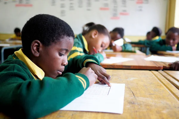 Giovane Ragazzo Una Scuola Povera Sud Africa — Foto Stock