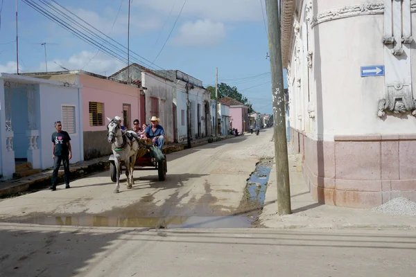 Hawana, Kuba - 20 grudnia 2016: Wózki osłów są nadal używane jako transport w wielu małych miasteczkach na Kubie — Zdjęcie stockowe
