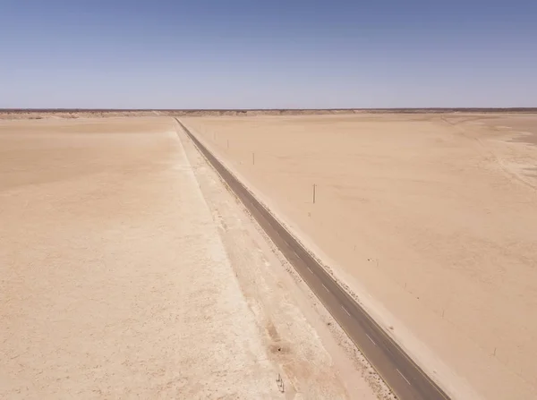 Sivatagi út levegője száraz tájon — Stock Fotó