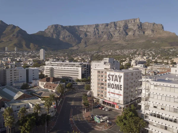 2 Nisan 2020 - Cape Town, Güney Afrika: Cape Town, Güney Afrika 'daki boş sokakların havadan görünüşü.