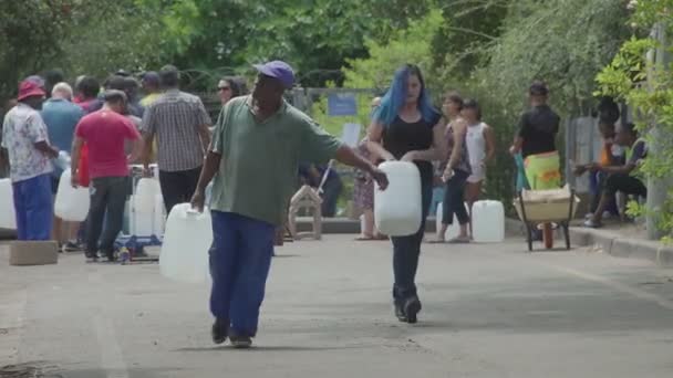 Capetonians Collect Water Spring South Africa Water Crisis — Stock Video