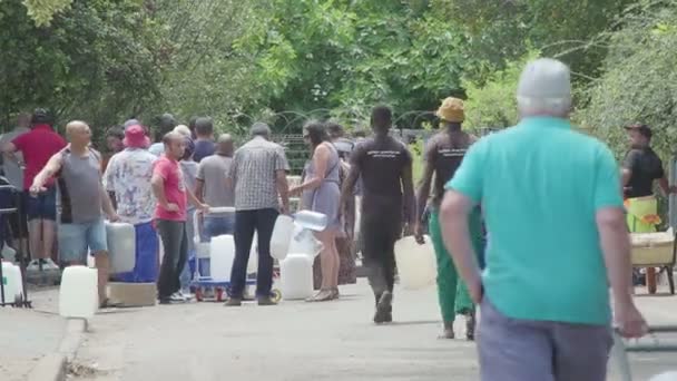 Capetonianos Recogen Agua Manantial Sudáfrica Durante Crisis Del Agua — Vídeos de Stock