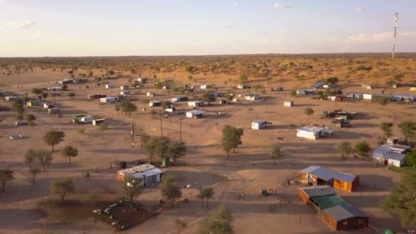 Aérea Chozas Estaño Entrada Parque Nacional Kgalagadi Sudáfrica — Vídeos de Stock