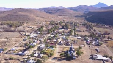 Karoo, Güney Afrika 'daki küçük bir kasabanın havadan görünüşü - Nieu Bethesda
