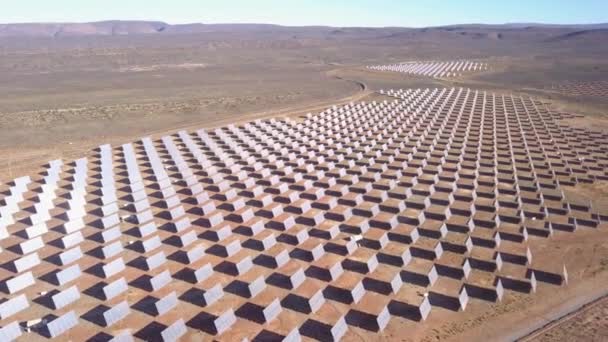 Воздушный Массив Солнечных Батарей Пустыне — стоковое видео