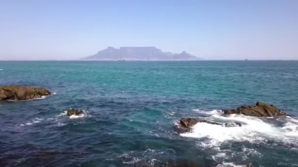 Blick Vom Blouberg Auf Den Tafelberg Über Den Ozean — Stockvideo