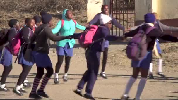 Schoolkinderen Afrikaanse School Dansen Voor School — Stockvideo