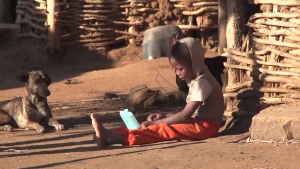 Small African Village Huts Cooking — Stock Video