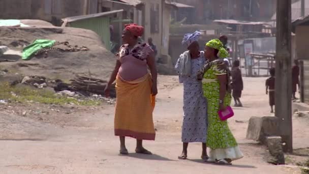 Типичная Уличная Сцена Маленькой Африканской Деревне Нигерии — стоковое видео