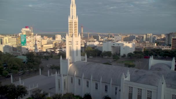 莫桑比克首都马普托上空的高角景观 — 图库视频影像
