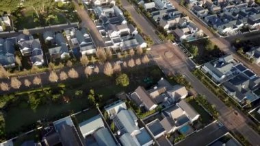 Banliyö evleri havası