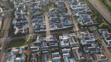 Banliyö evleri havası