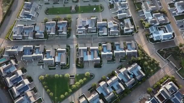 郊区房屋的空中 — 图库视频影像