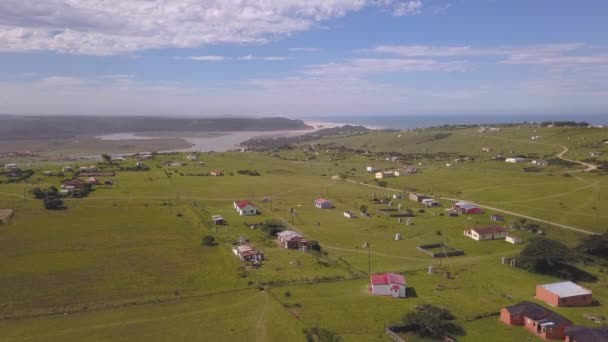 Aerial Pequeño Pueblo Eastern Cape Sudáfrica — Vídeos de Stock