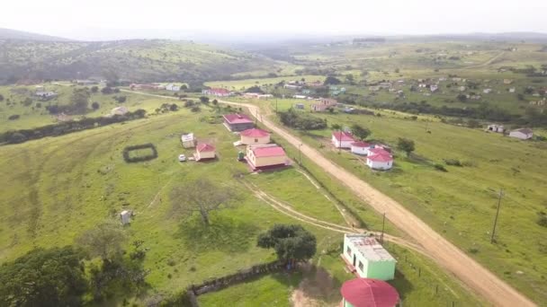 南アフリカ共和国の東ケープ州に空中の小さな村 — ストック動画