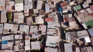 Cape Town yakınlarındaki Güney Afrika 'daki büyük bir kasabanın üzerinde.