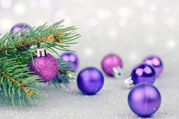 Décoration de Noël violette. Contexte hivernal — Photo