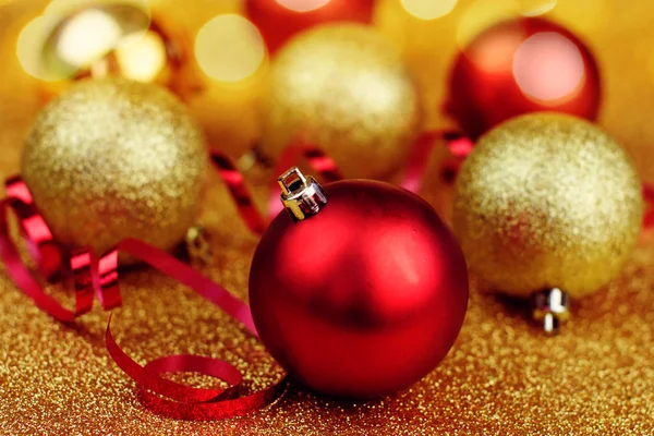 Christmas background. Red and golden balls — Stock Photo, Image