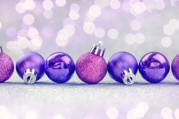 Violette Weihnachtsdekoration. — Stockfoto