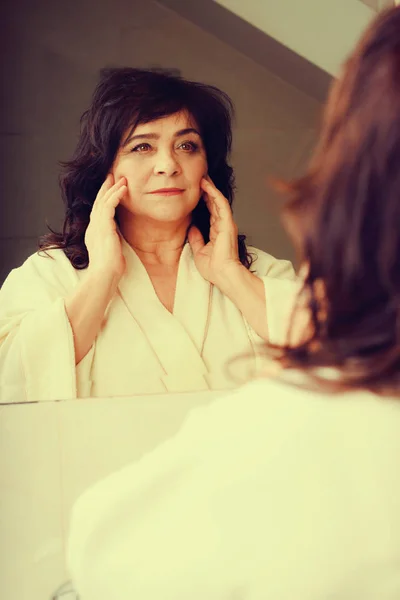 Mature woman in bathroom — Stock Photo, Image