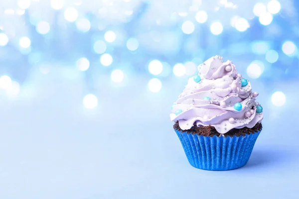 Teal cupcake ziua de nastere cu unt crema — Fotografie, imagine de stoc