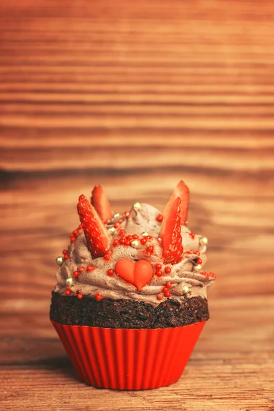 Pastelitos de chocolate con fresas —  Fotos de Stock