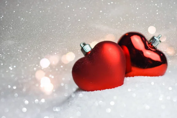 İki kırmızı kalp. Noel dekorasyon