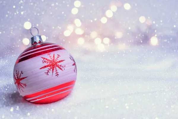 レトロなクリスマス雪に安物の宝石 — ストック写真