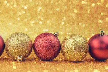 Noel arka plan. Kırmızı ve altın top