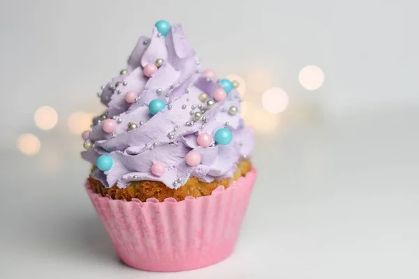 Mycket Välsmakande Tittar Pinky Cupcake — Stockfoto