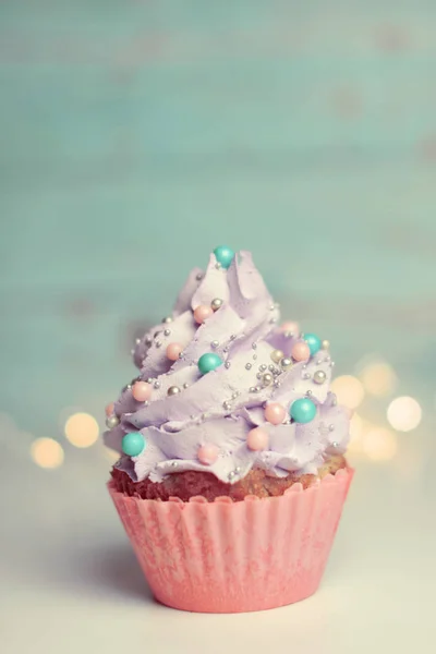 Mycket Välsmakande Tittar Pinky Cupcake — Stockfoto