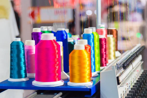 Dikiş makineleri için konu bobinleri