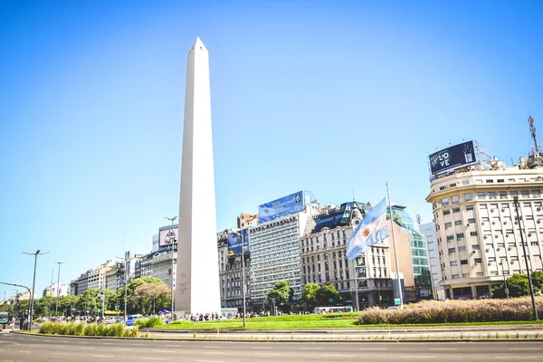 BUENOS AIRES - ARGENTINA: El Obelisco en Buenos Aires, Argentina —  Fotos de Stock