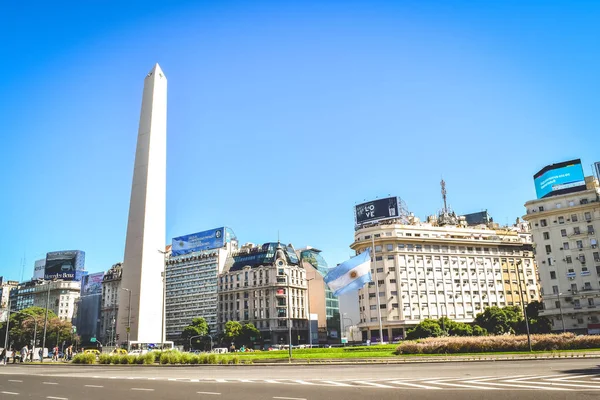 BUENOS AIRES - ARGENTINA: El Obelisco en Buenos Aires, Argentina — Foto de Stock