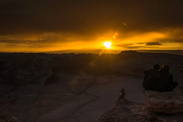 Gyönyörű naplemente, a Hold völgyében, Atacama sivatag, Chile — Stock Fotó