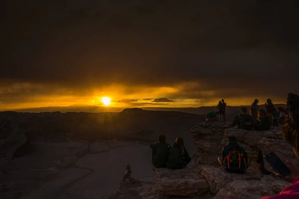 Piękny zachód słońca w dolinie księżyc, Pustynia Atakama, Chile — Zdjęcie stockowe