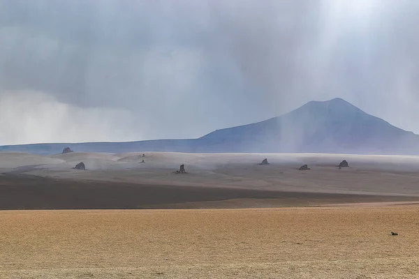 Salvador Dali de Uyuni, Bolivya Dali vadi bilinen çöl