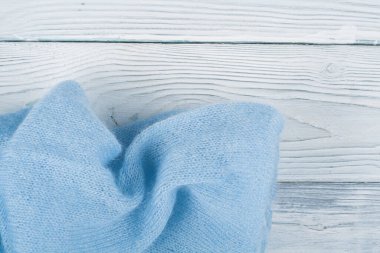 Kazak ya da eşarp kumaş dokusu büyük örgü. Örme jersey arka plan bir kabartma desenli. Yün el-makinesi, el yapımı, mavi.