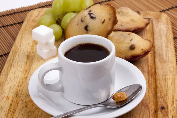 Chocolate chip madeleine and coffee — Stock Photo, Image