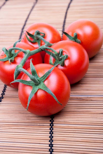 Tomaten Einem Weinstock — Stockfoto