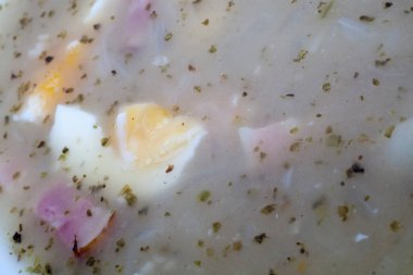 Ev yapımı geleneksel cilacı zur (ekşi ekmek çorbası))